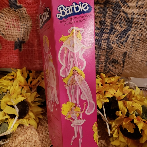 Pretty in Pink Barbie - Picture 4 of 6